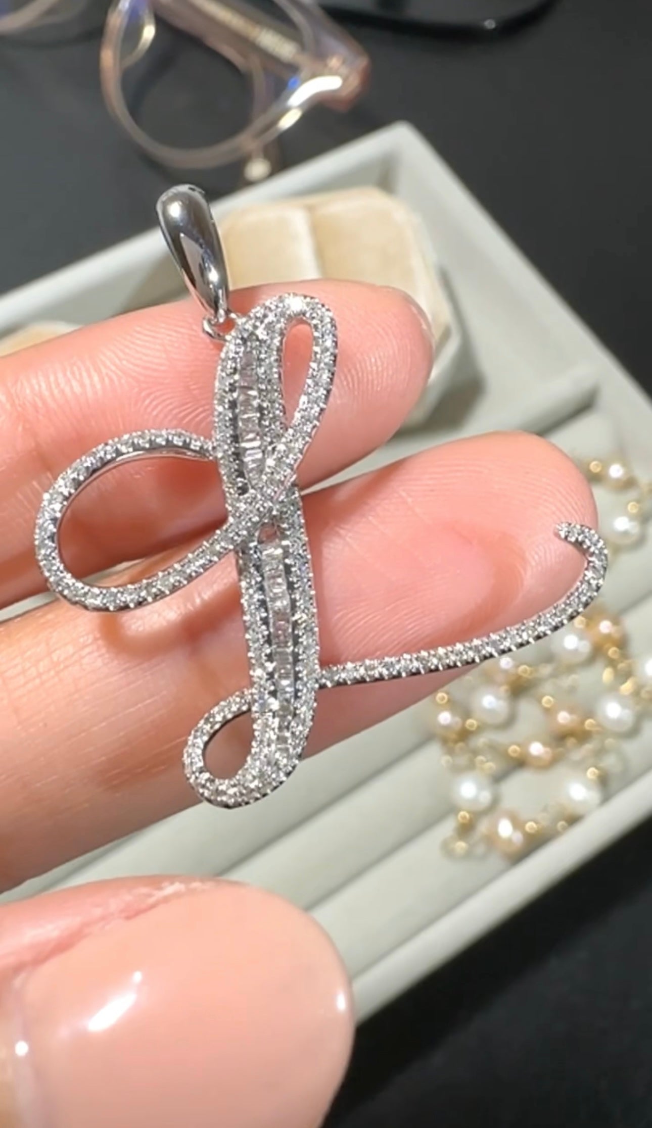 LIA Initial L Pendant