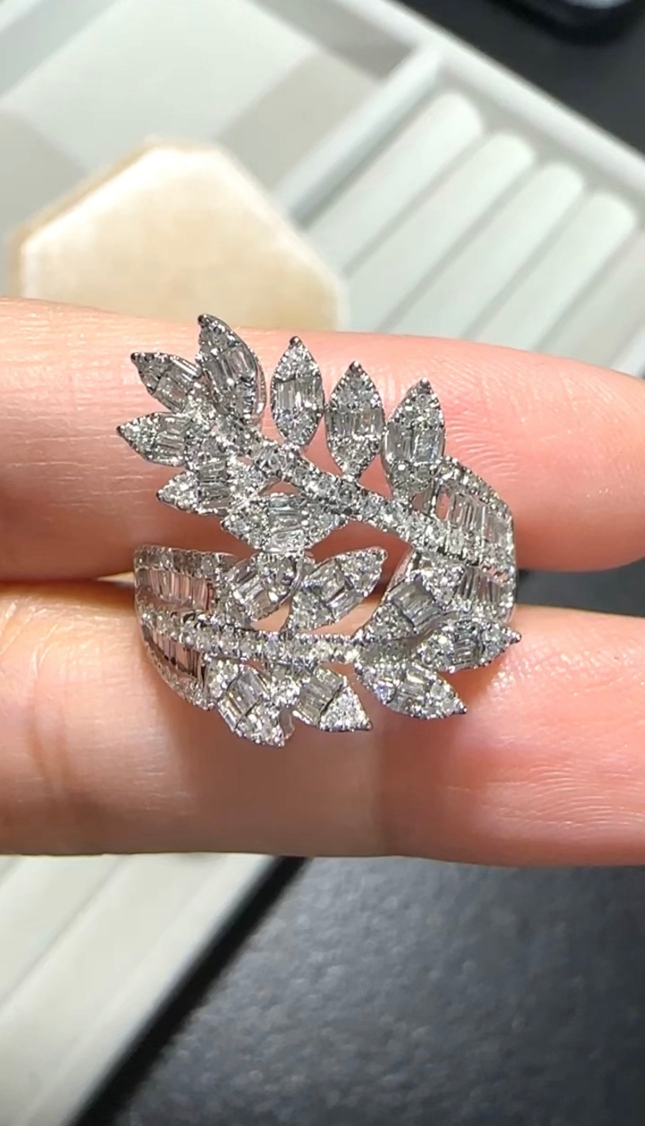 AVERY Leaf Design Diamond Ring