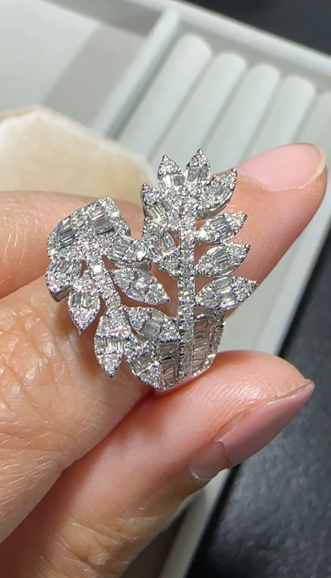 AVERY Leaf Design Diamond Ring
