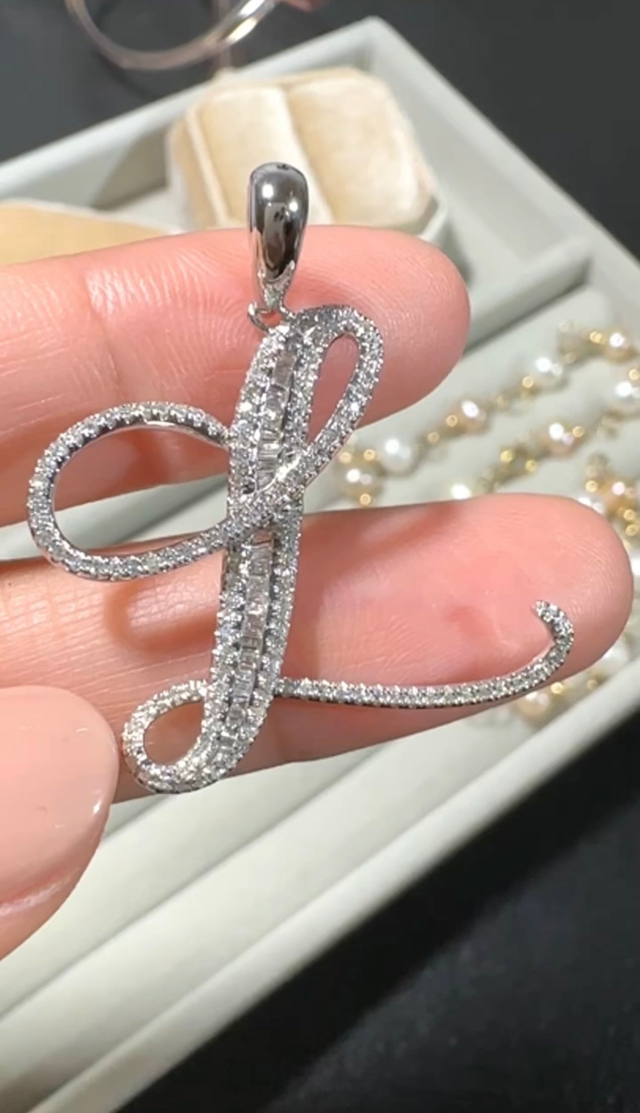 LIA Initial L Pendant