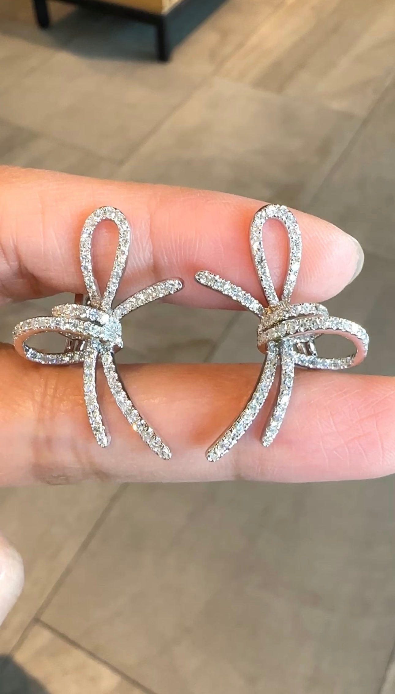 BRIELLE Bow Accent Earrings