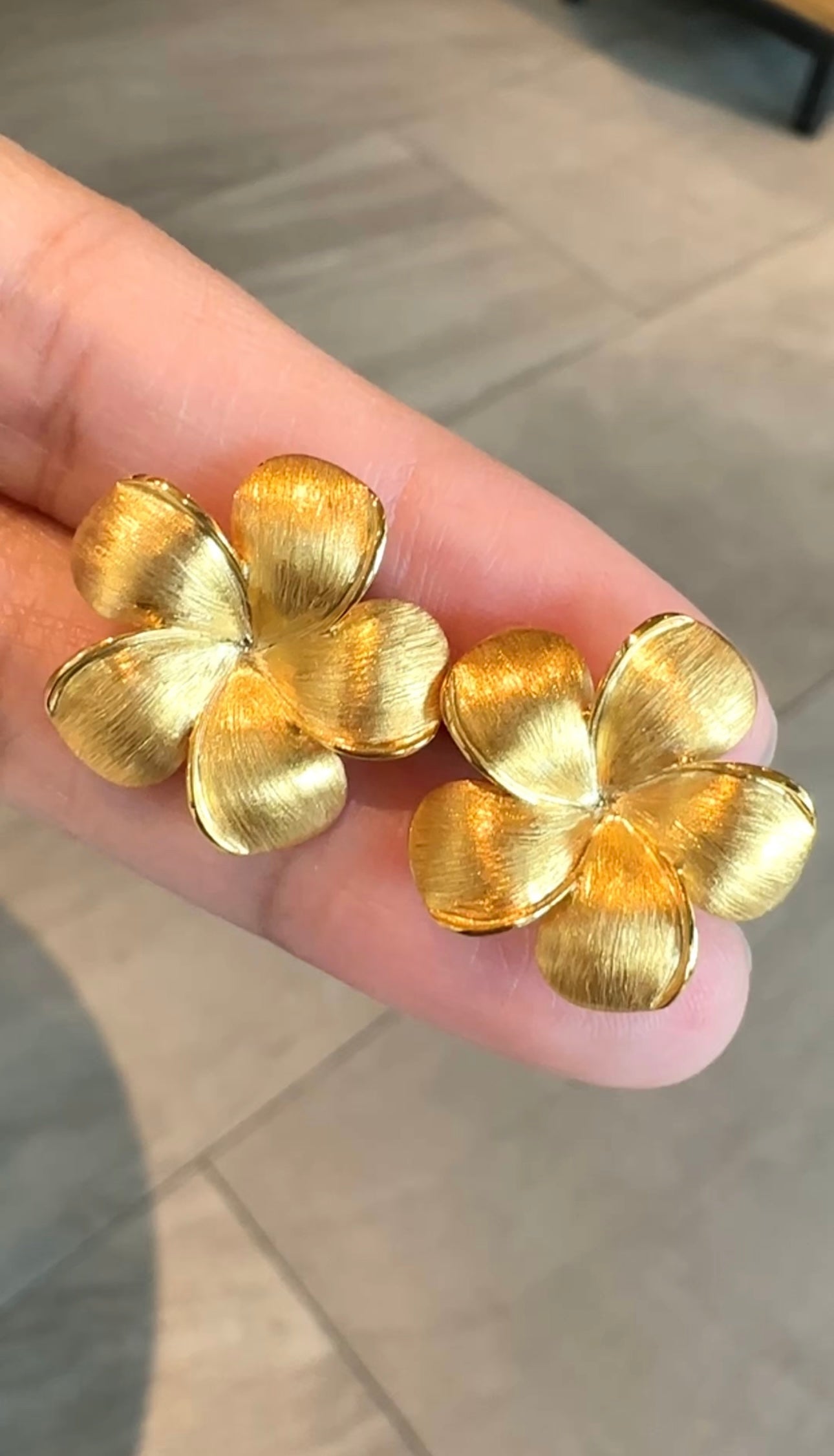 PLUMERIA Earrings