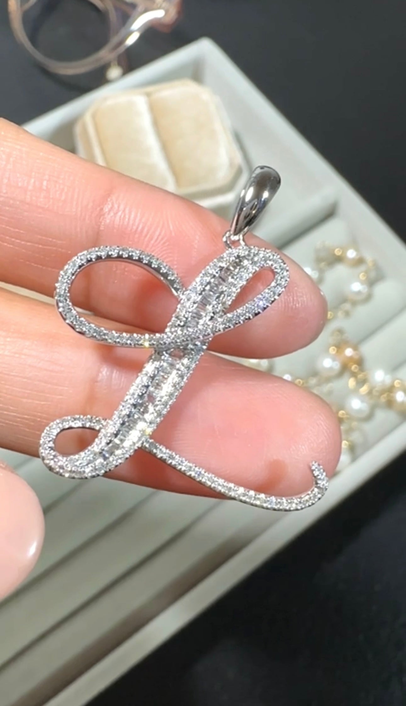 LIA Initial L Pendant