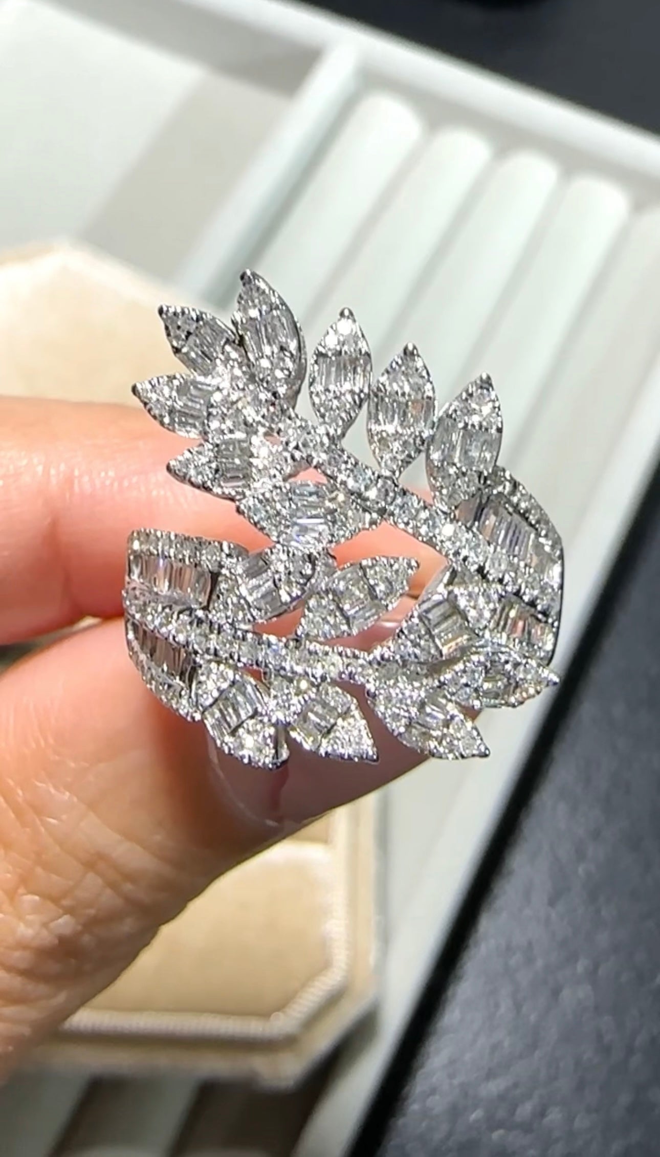 AVERY Leaf Design Diamond Ring