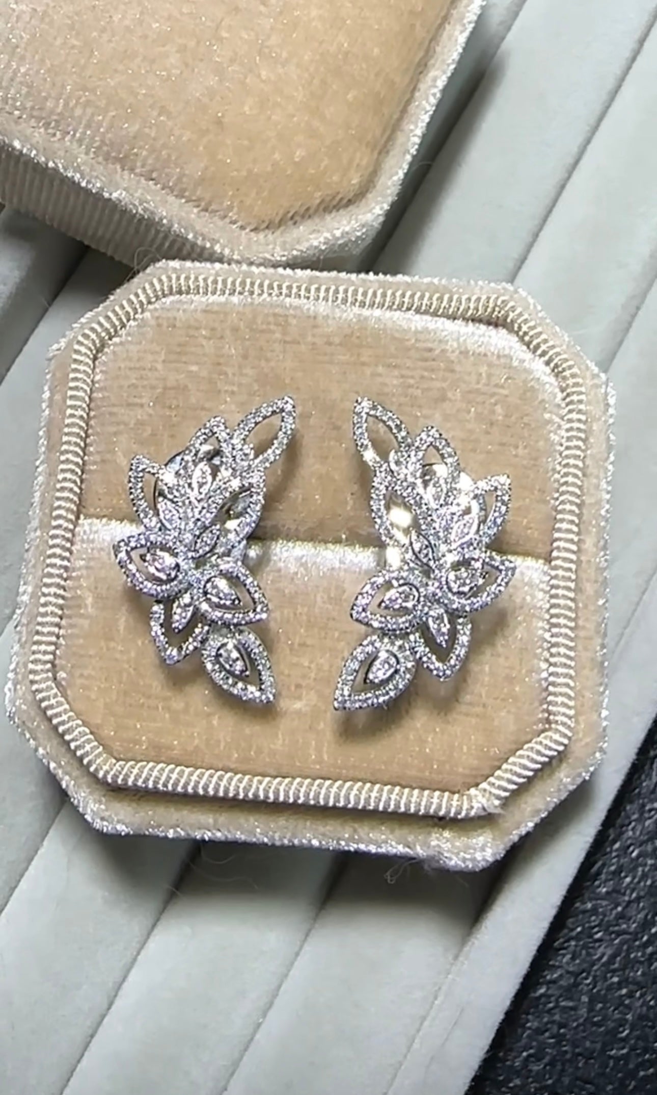 WILLOW Leaves Design Earrings