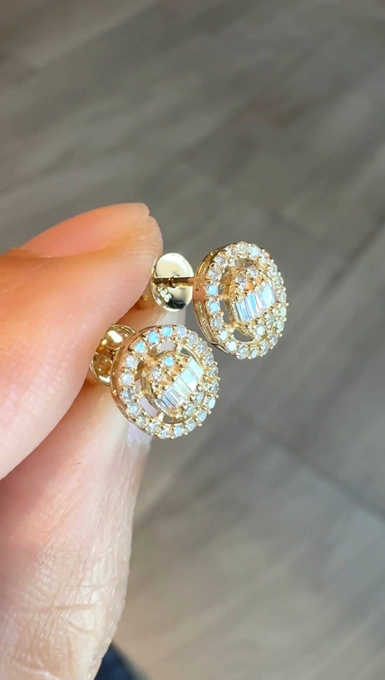 Ola Oval Earrings