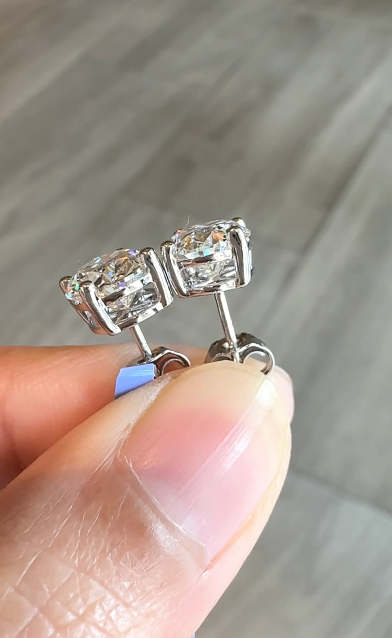 Ava 2-Carat Oval Stud Earrings