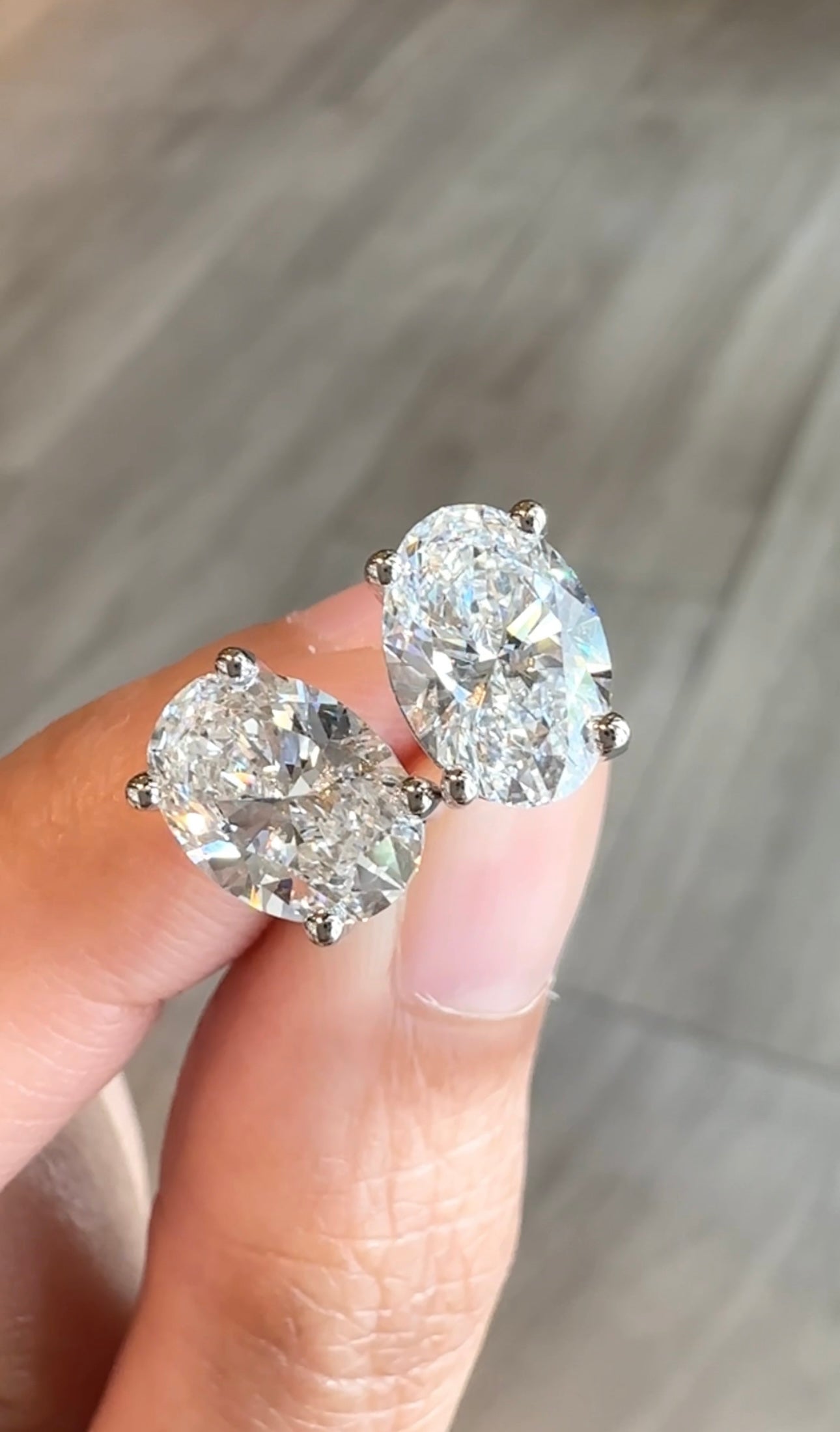 Ava 2-Carat Oval Stud Earrings