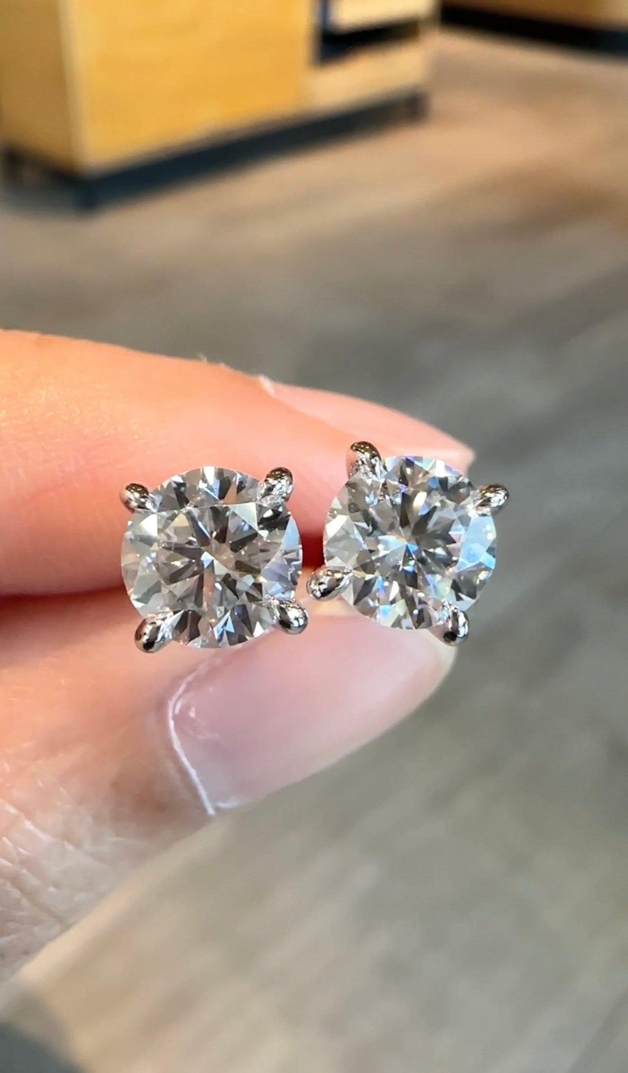 Asia 1-Carat Round Diamond Earrings