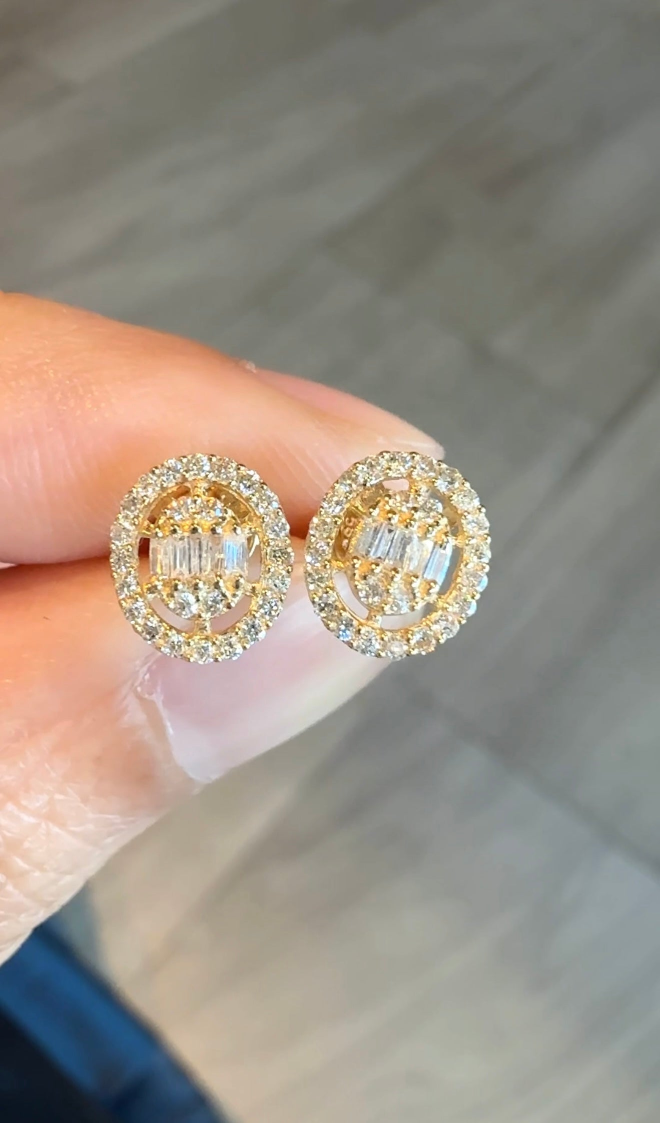 Ola Oval Earrings
