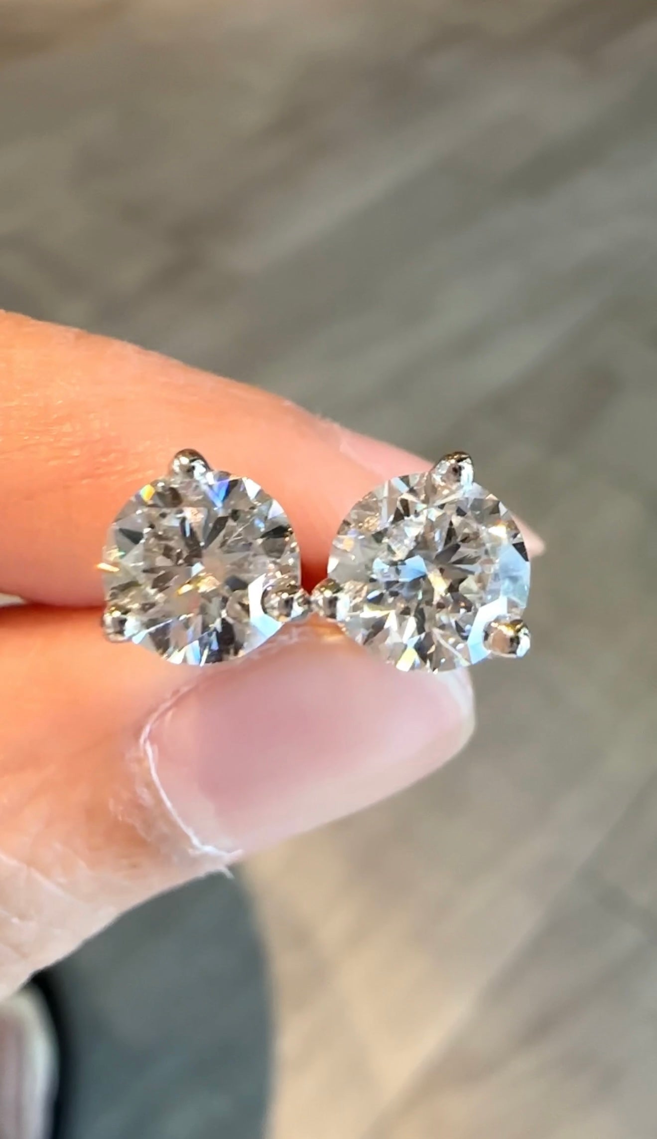 Nina 1-Carat Round Earrings