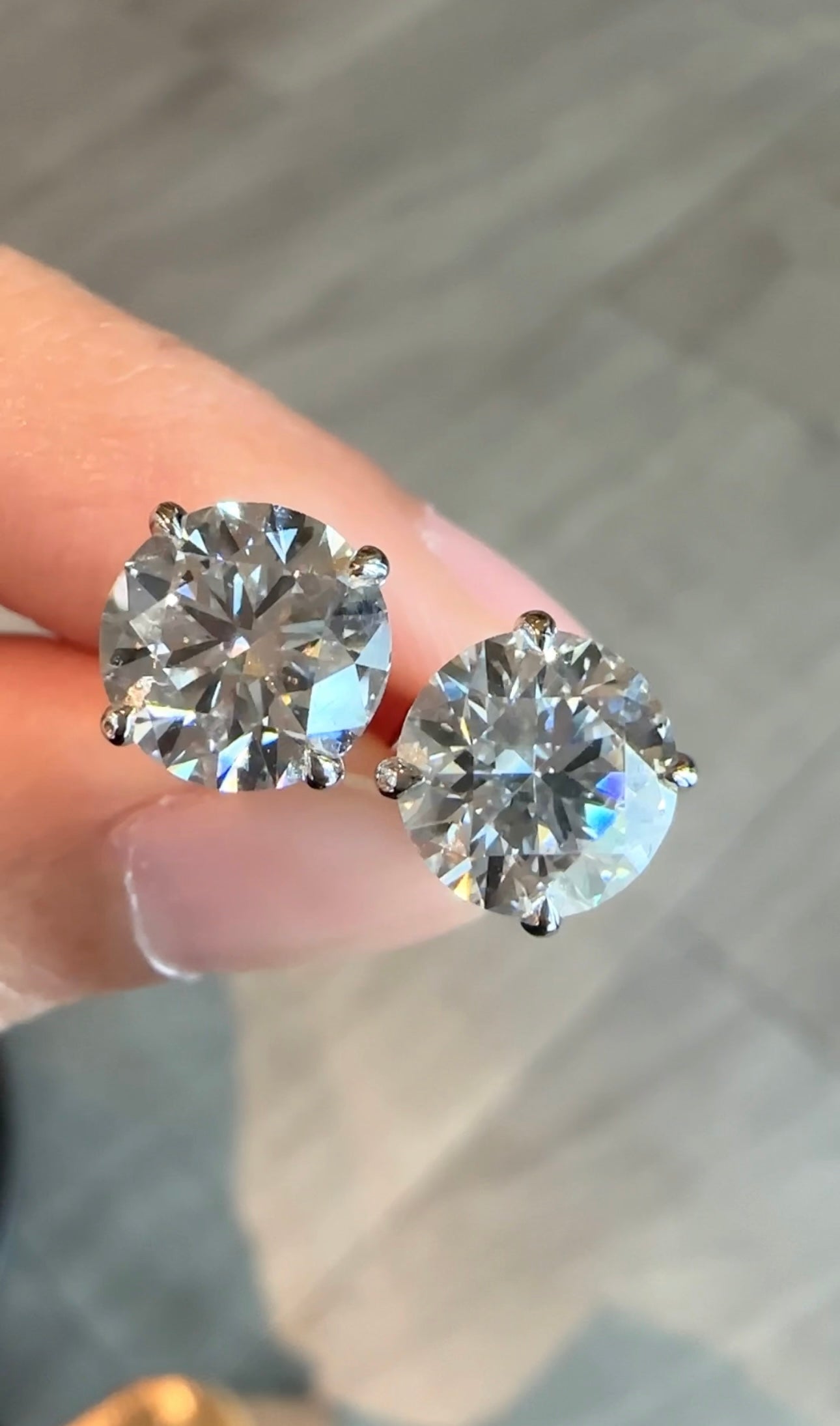 Susan 2-Carat Round Earrings