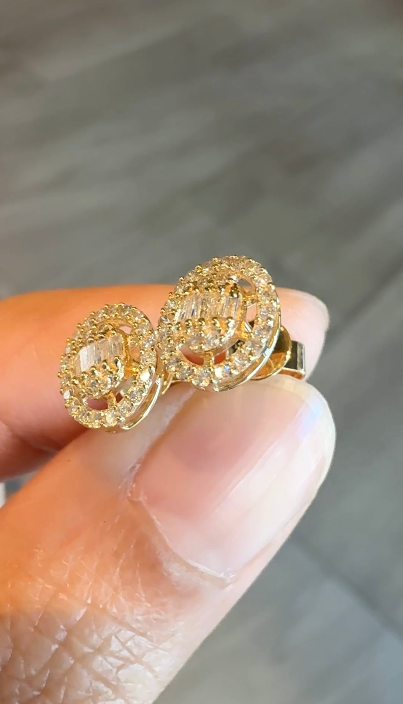 Ola Oval Earrings