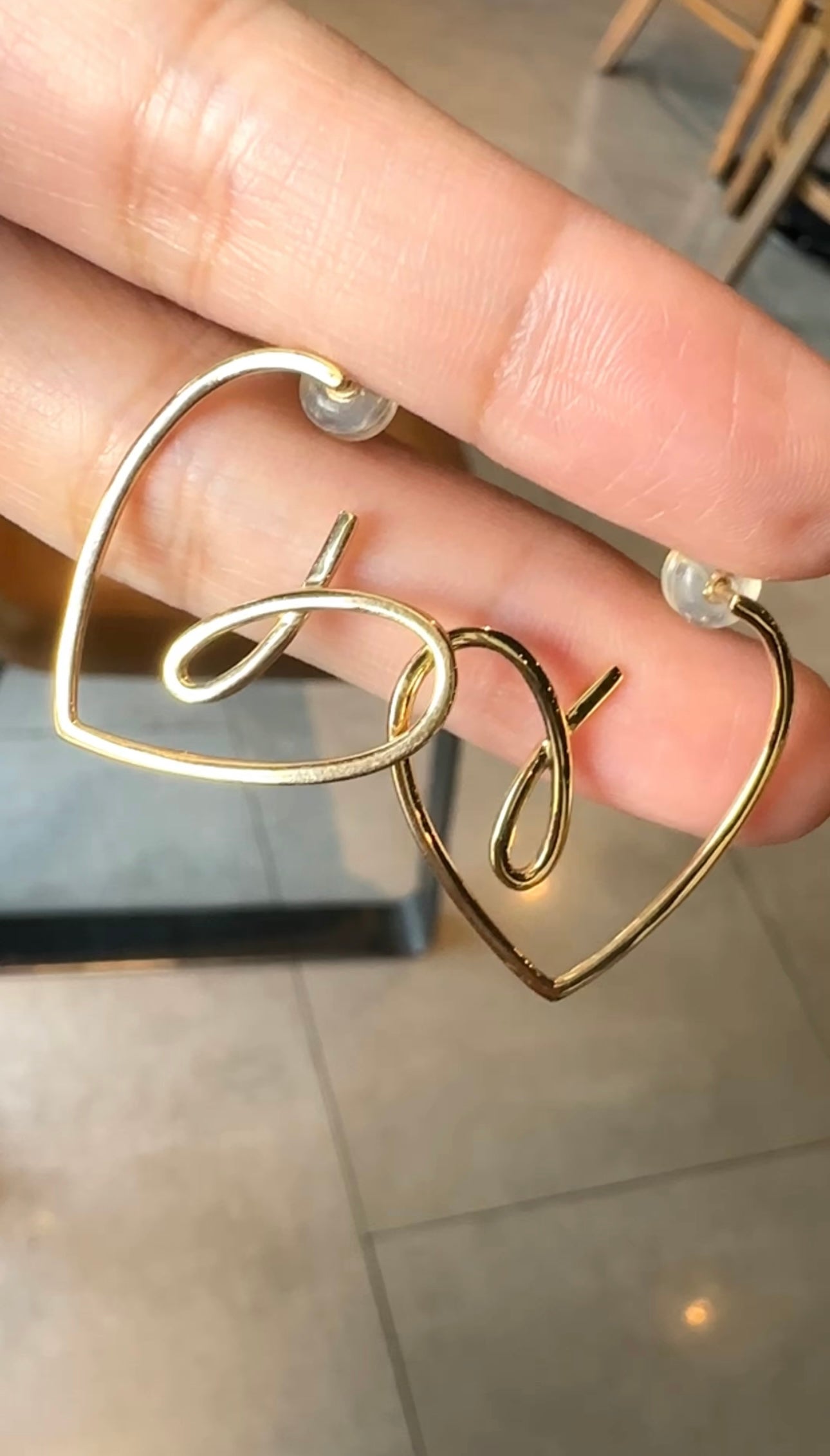 DELILAH Sophisticated Heart Earrrings