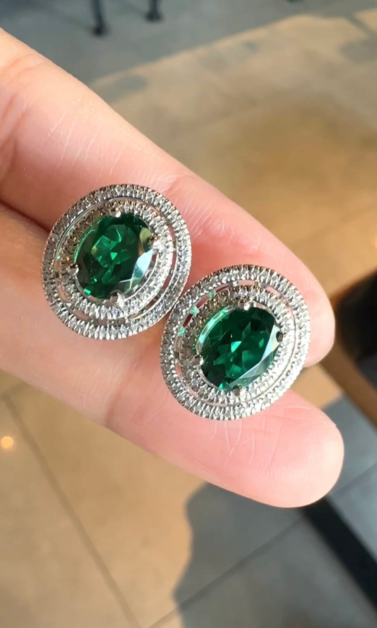 HONOR Elegant Emerald Earrings