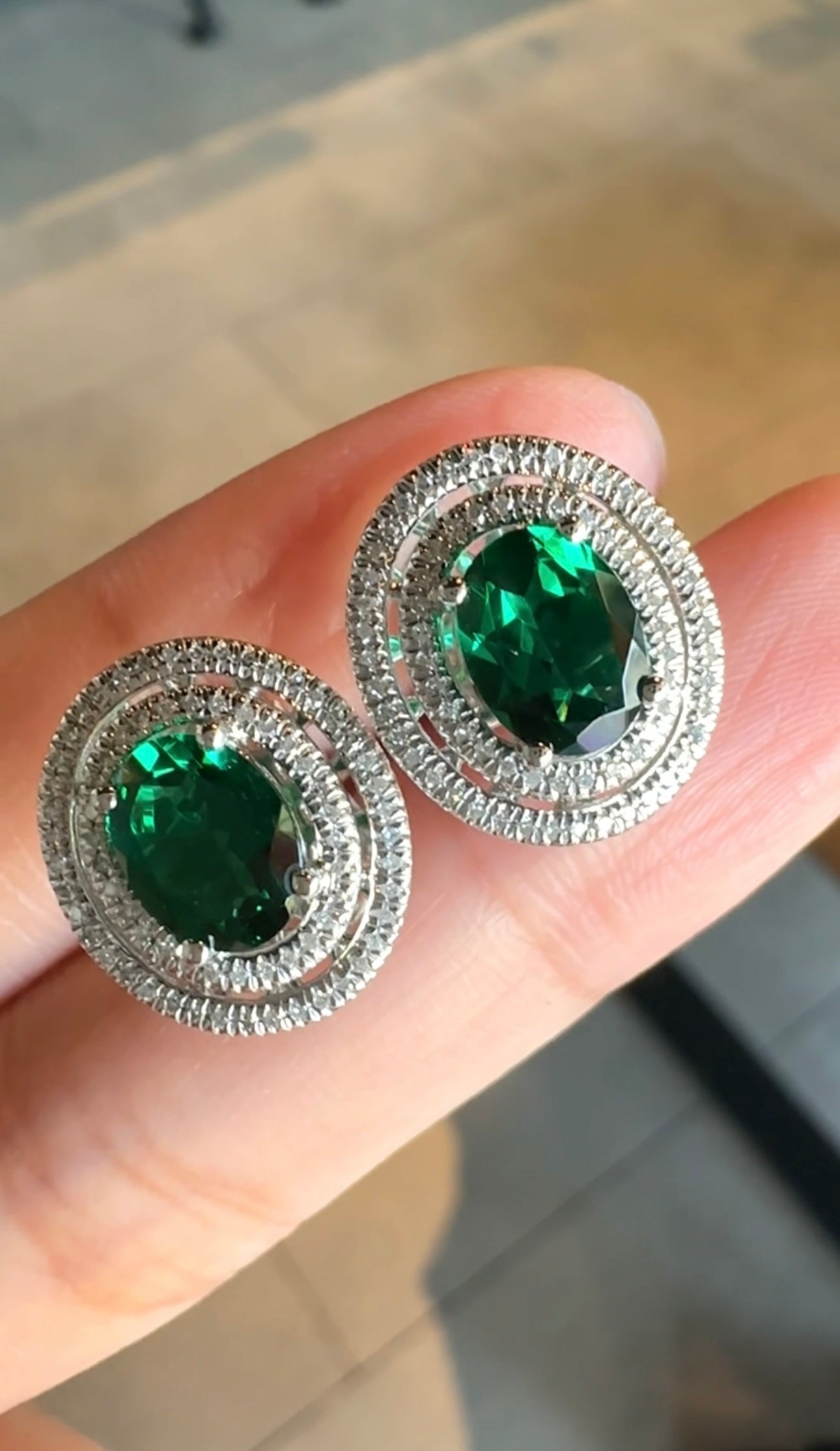 HONOR Elegant Emerald Earrings