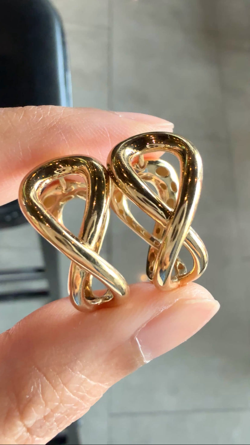 GLORIELLE Infinity Hoop Earrings