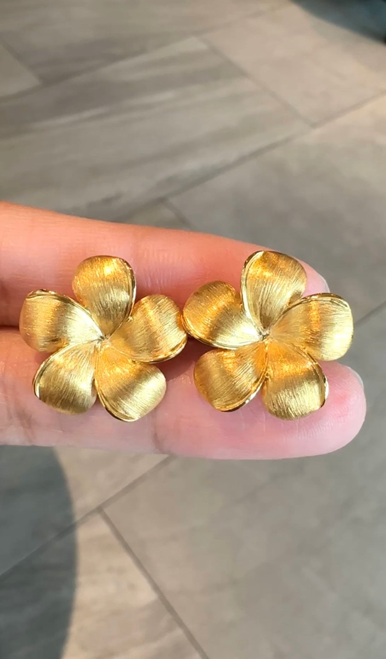 PLUMERIA Earrings