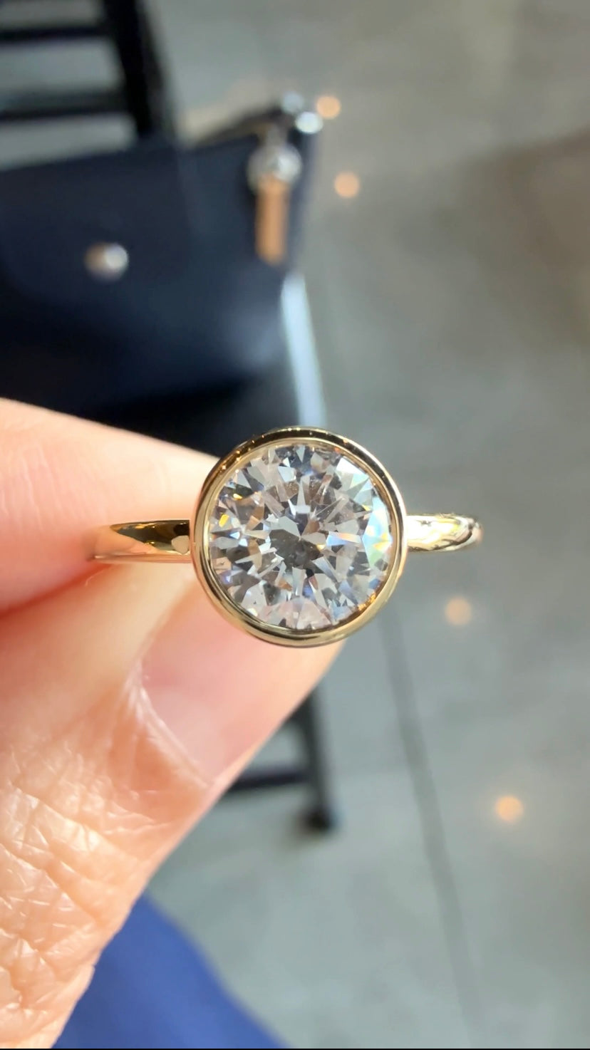 ERLENE Round Bezel Ring
