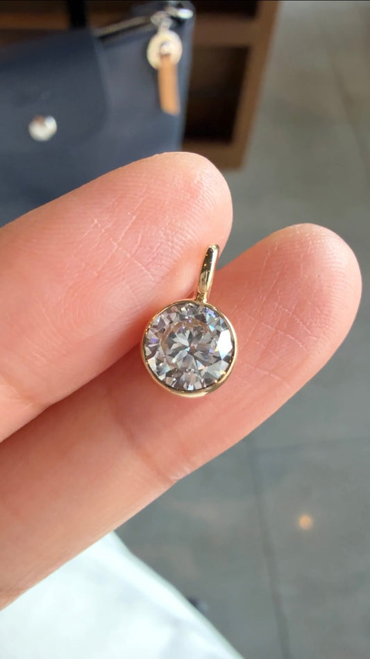 ERLENE Bezel Pendant