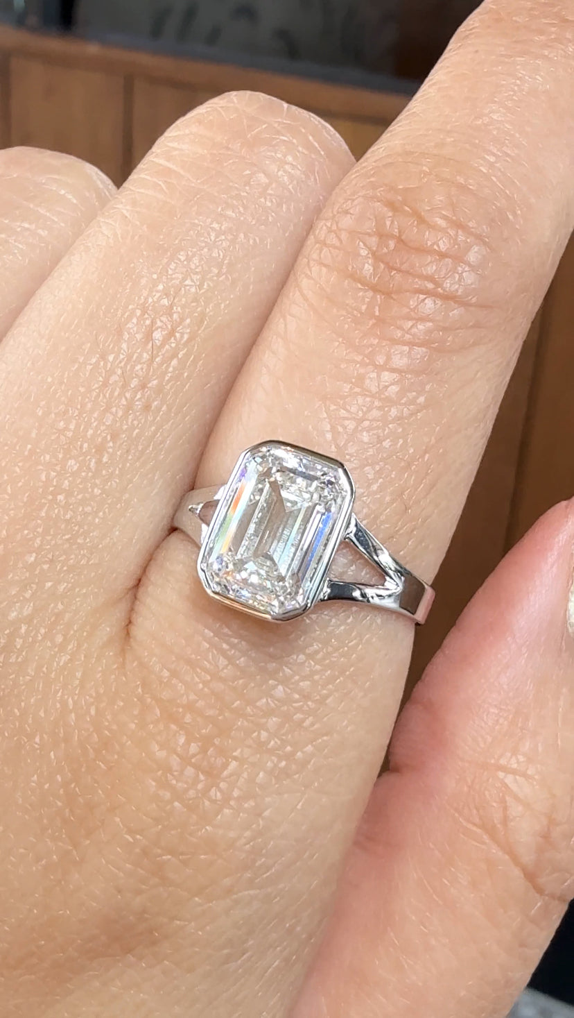 GEORGINA Bezel Emerald Ring