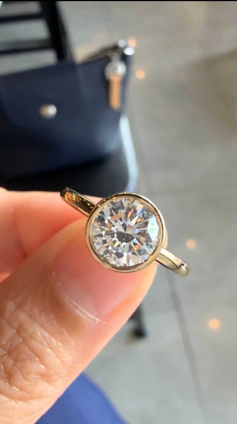 ERLENE Round Bezel Ring