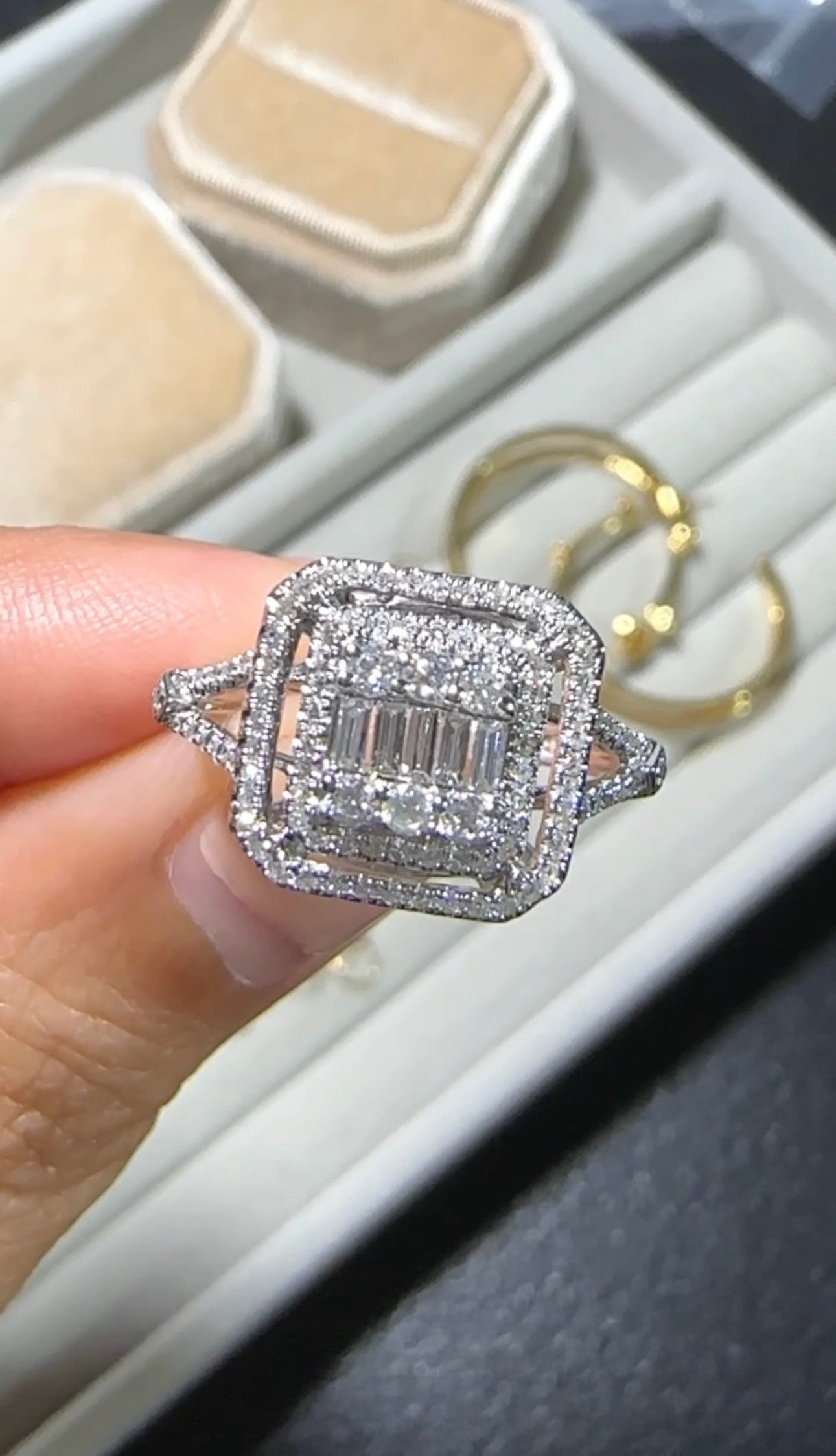 ELENA Sparkling Emerald Ring