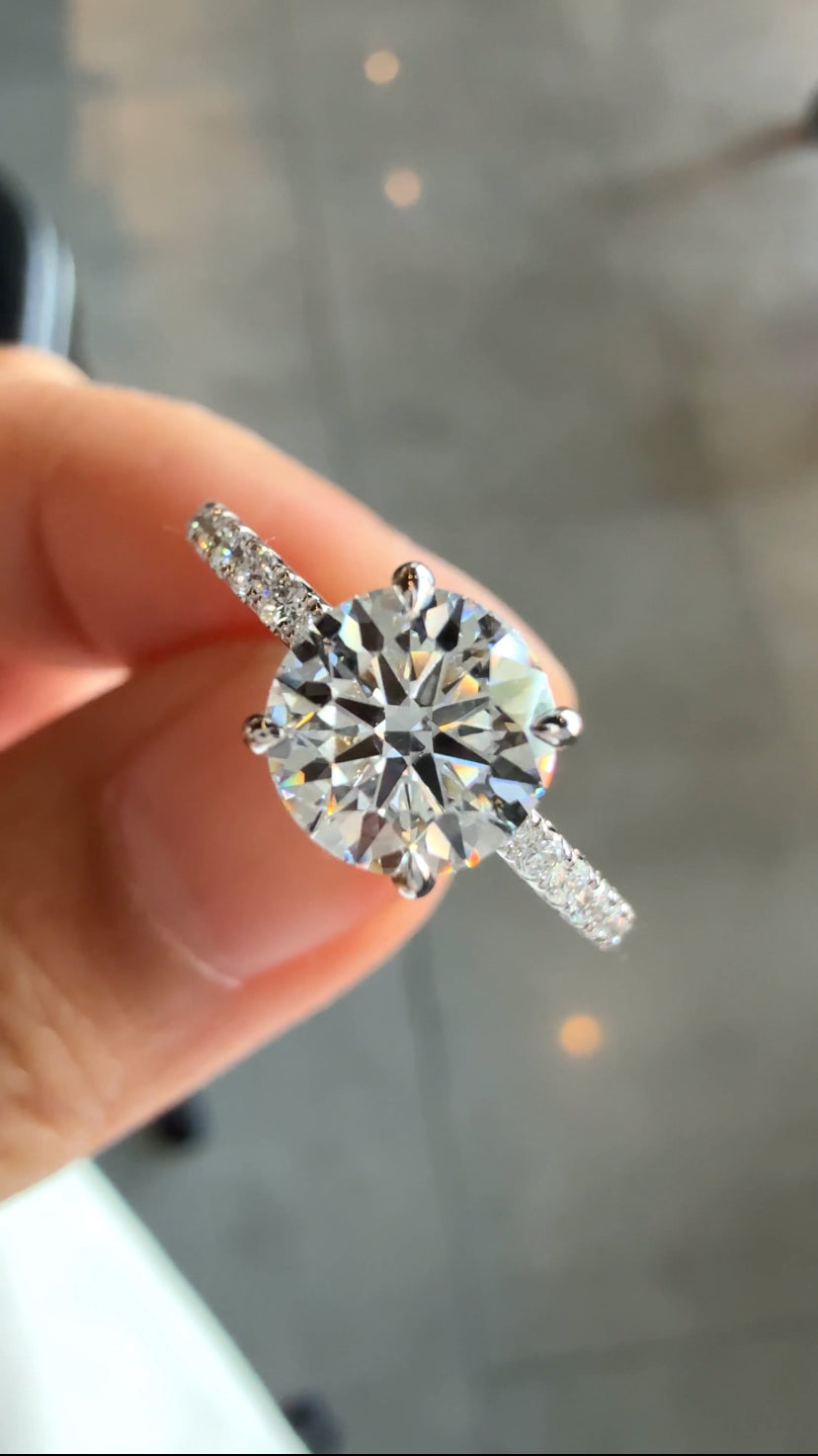 OLIVIA Elegant Diamond Round Ring