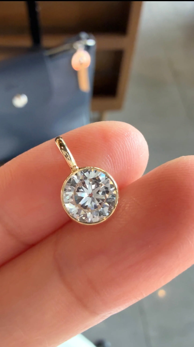 ERLENE Bezel Pendant