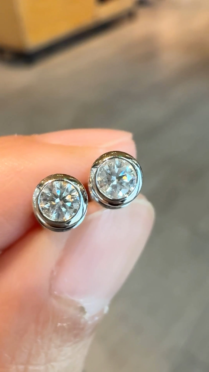 JOAN Round Stud Bezel Earrings