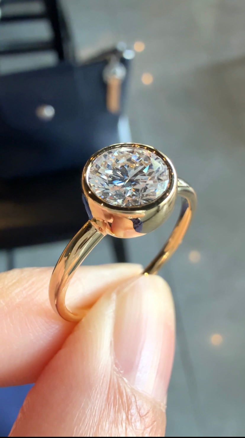 ERLENE Round Bezel Ring