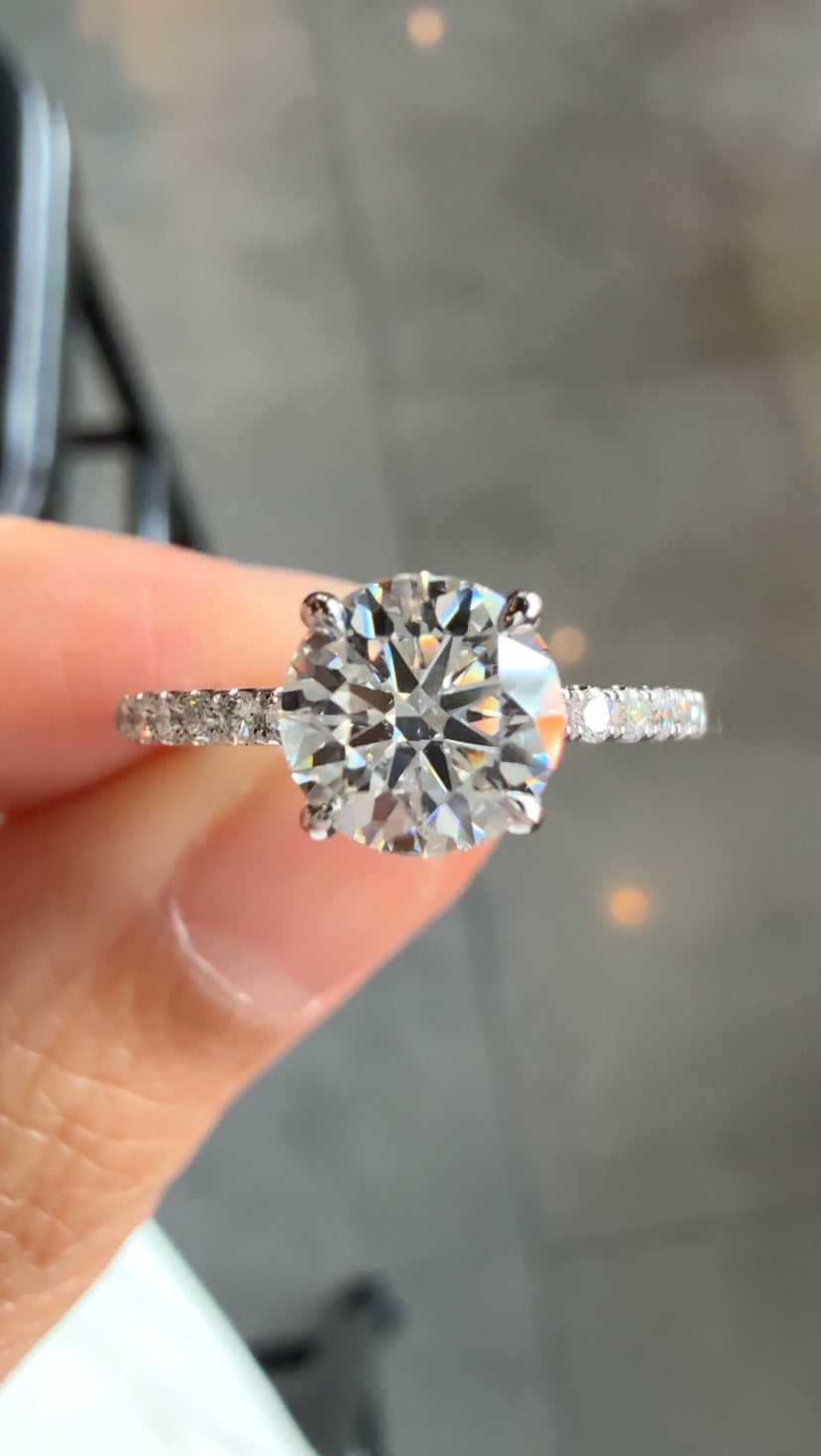 OLIVIA Elegant Diamond Round Ring