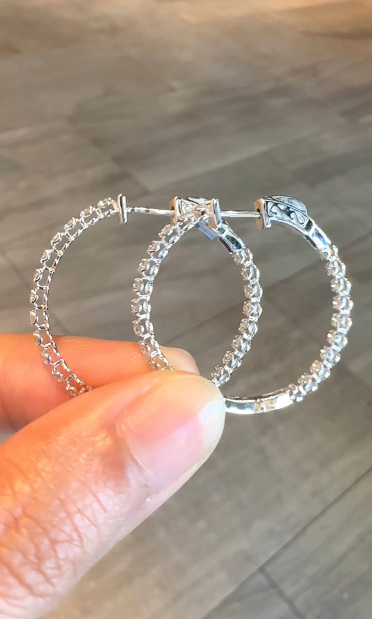 Dee Hoop In & Out Earrings