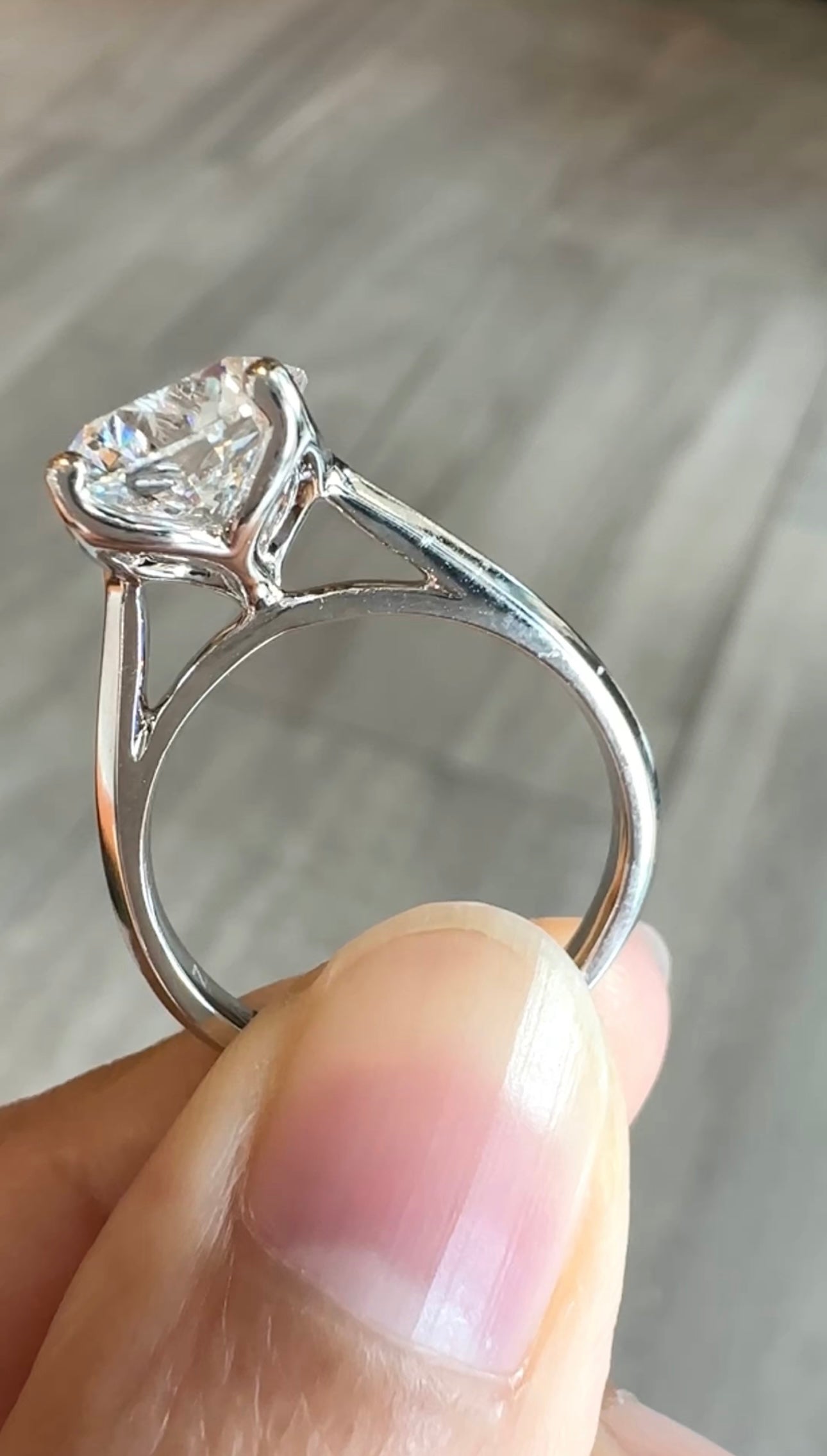 Solen 3-Carat Round Solitaire Ring