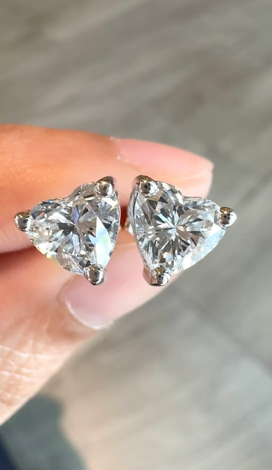 Hana 1-Carat Heart Earrings