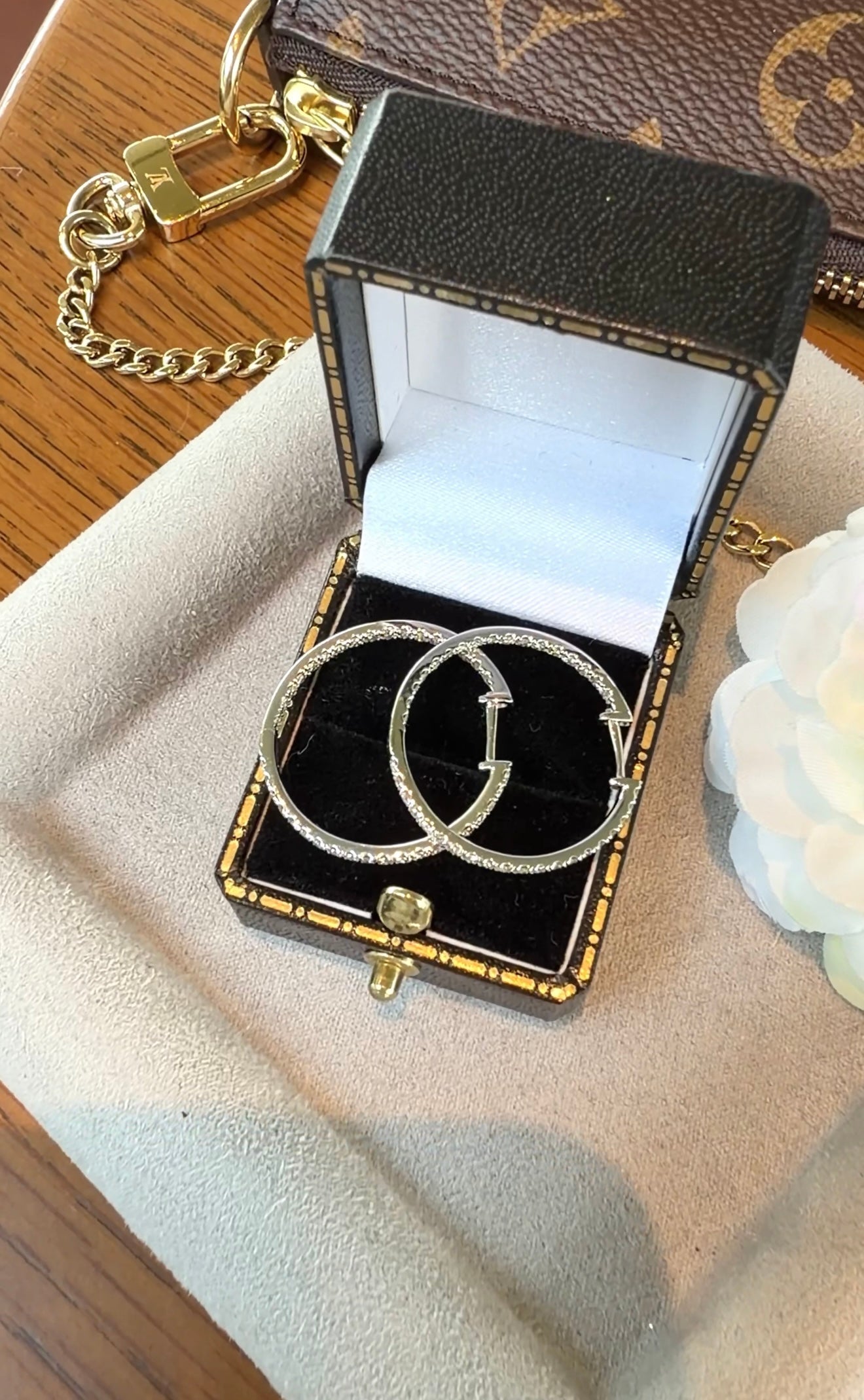 ETERNA In & out Hoop Earrings