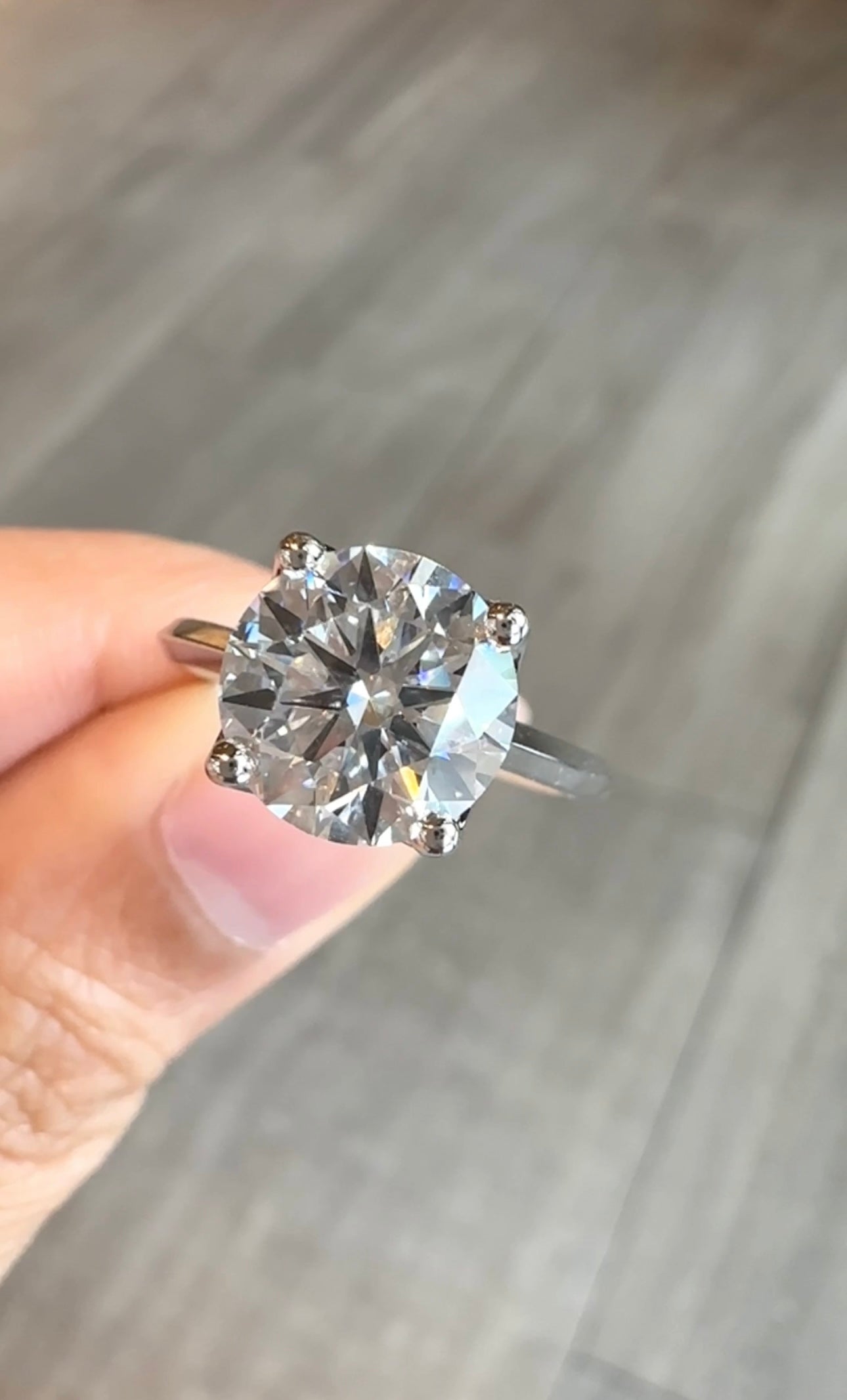 Solen 3-Carat Round Solitaire Ring