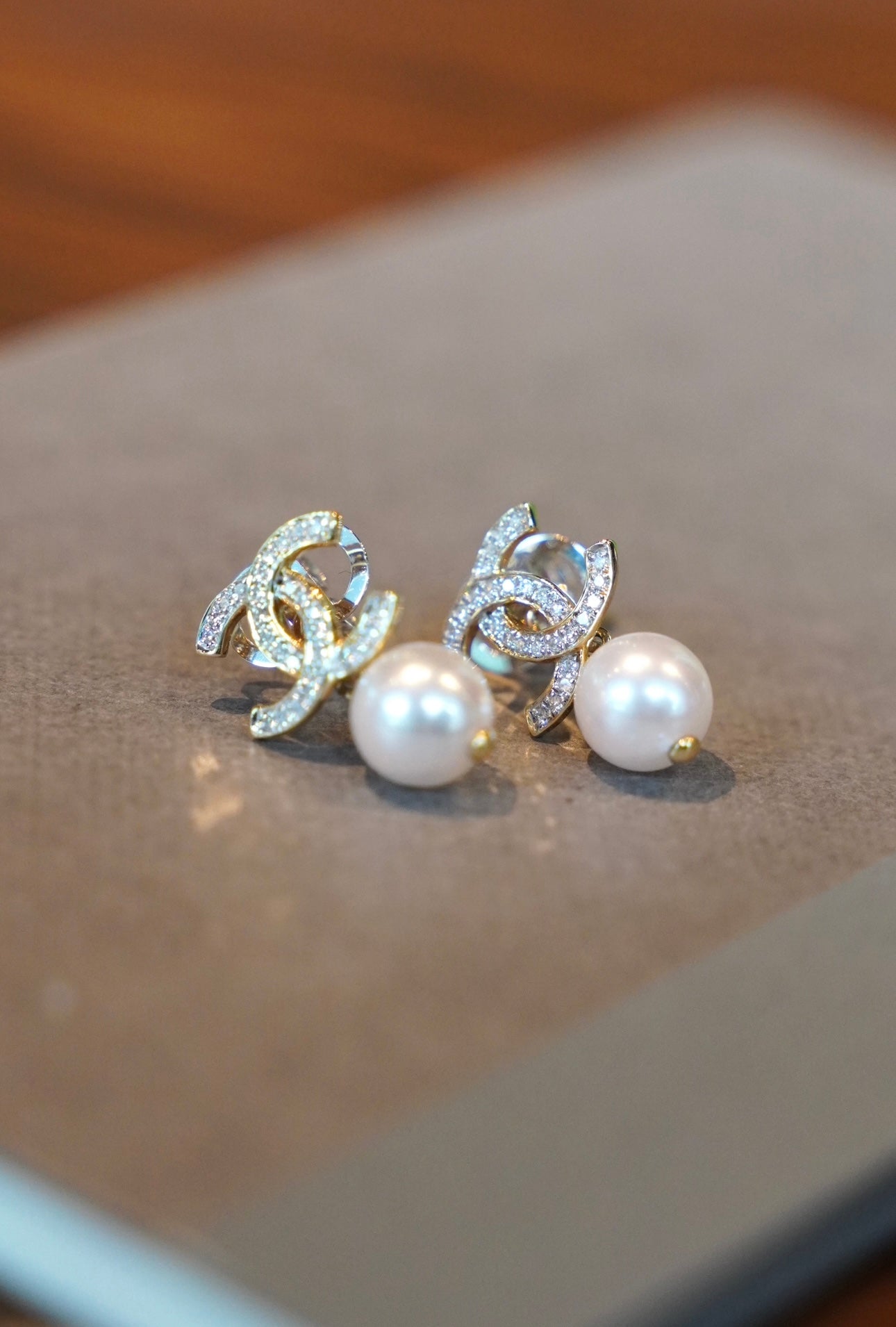 Isla CC Pearl Earrings