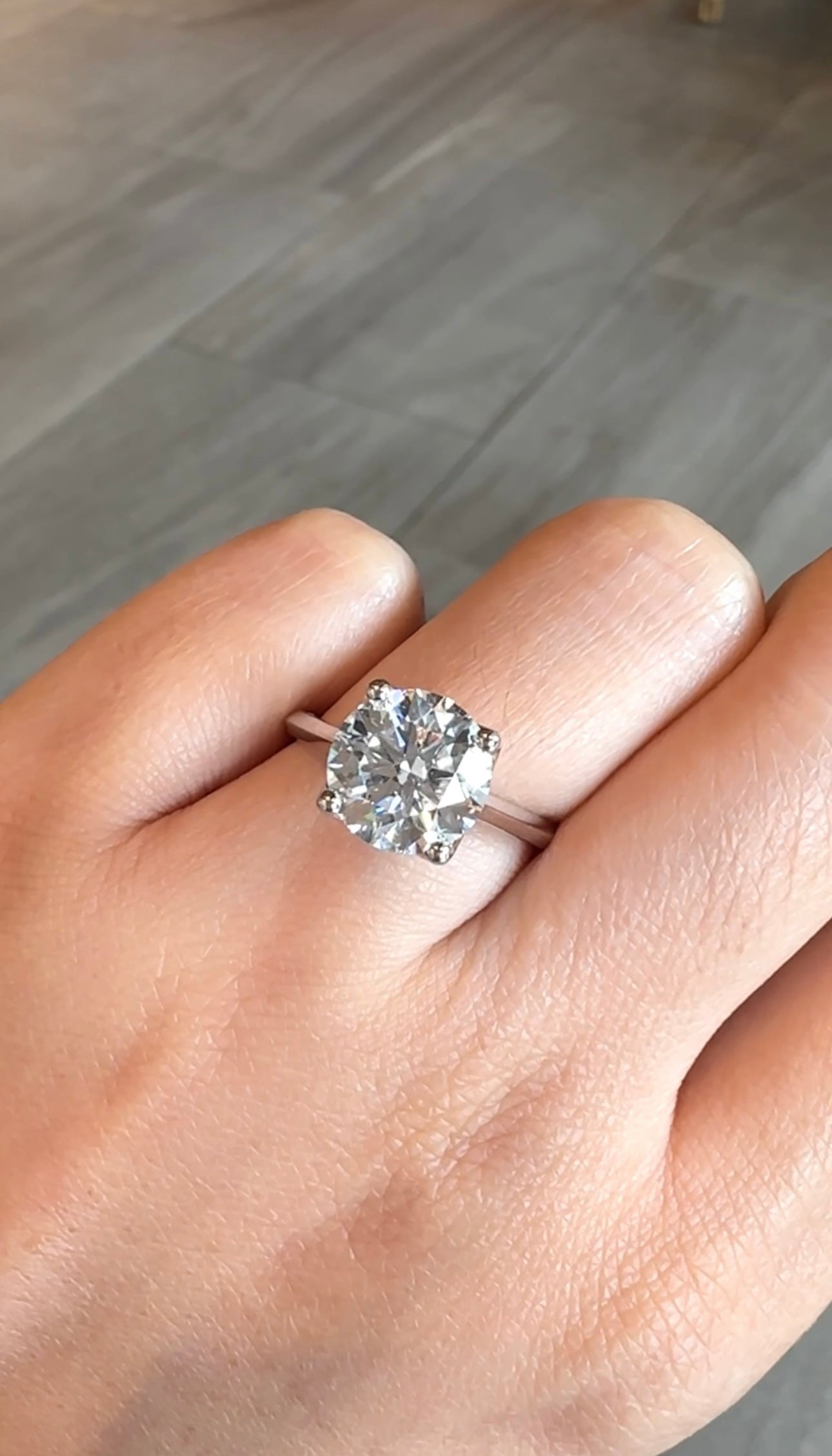 Solen 3-Carat Round Solitaire Ring